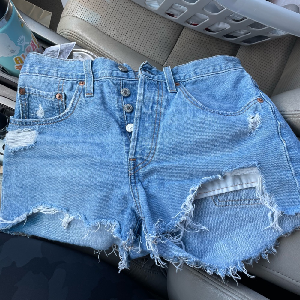 Levi 501 medium/light blue shorts high rise. Barely worn, no stains or rips